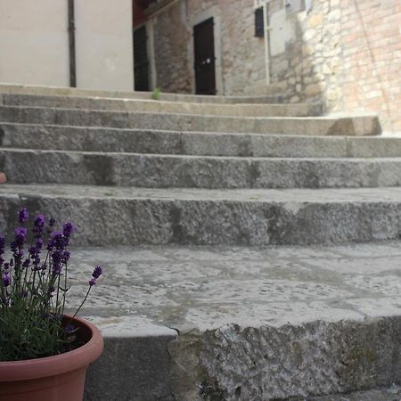 B&B Al Gravattone Venosa Bagian luar foto