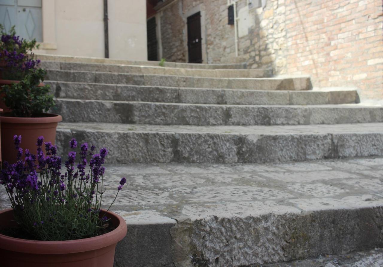 B&B Al Gravattone Venosa Bagian luar foto